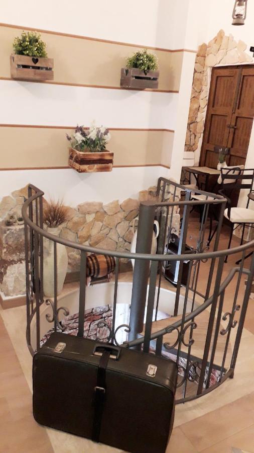 La Corte Di Angelica Sciacca Luaran gambar