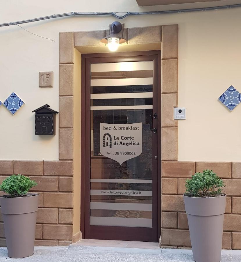 La Corte Di Angelica Sciacca Luaran gambar