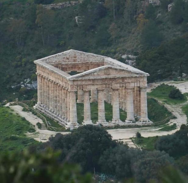 La Corte Di Angelica Sciacca Luaran gambar